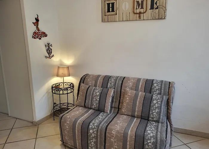 Entre Arenes Et Maison Carree بيت للعطل نيم