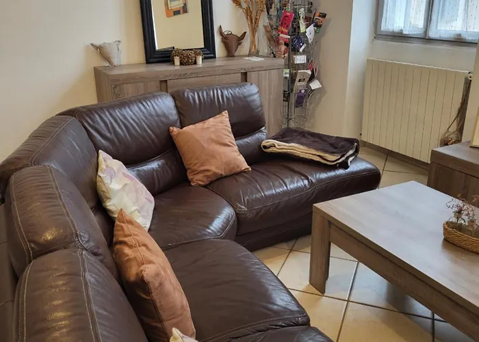 Entre Arenes Et Maison Carree * نيم